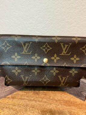 Louis Vuitton Monogram Sarah Wallet